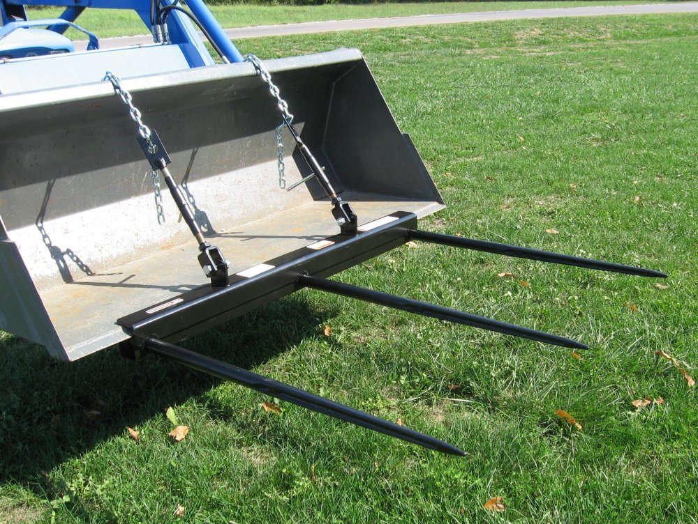 Clamp On Bucket Bale Spear 42" Triple Tine